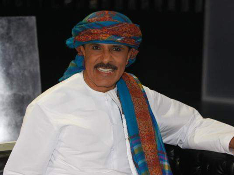 اضغط لمشاهدة الفيديو: فنان خليجي يفاجئ نانسي عجرم ويرقص معها على المسرح!